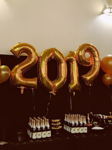 Gold Foil Balloons in the shape of 2019