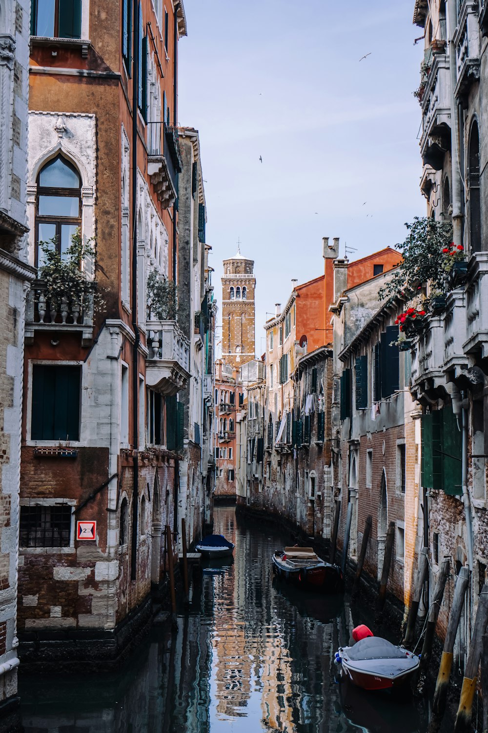 boat in between buildings during daytime