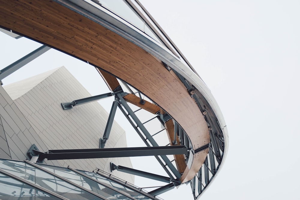 Low-Angle-Fotografie von braunen Gebäuden während des Tages