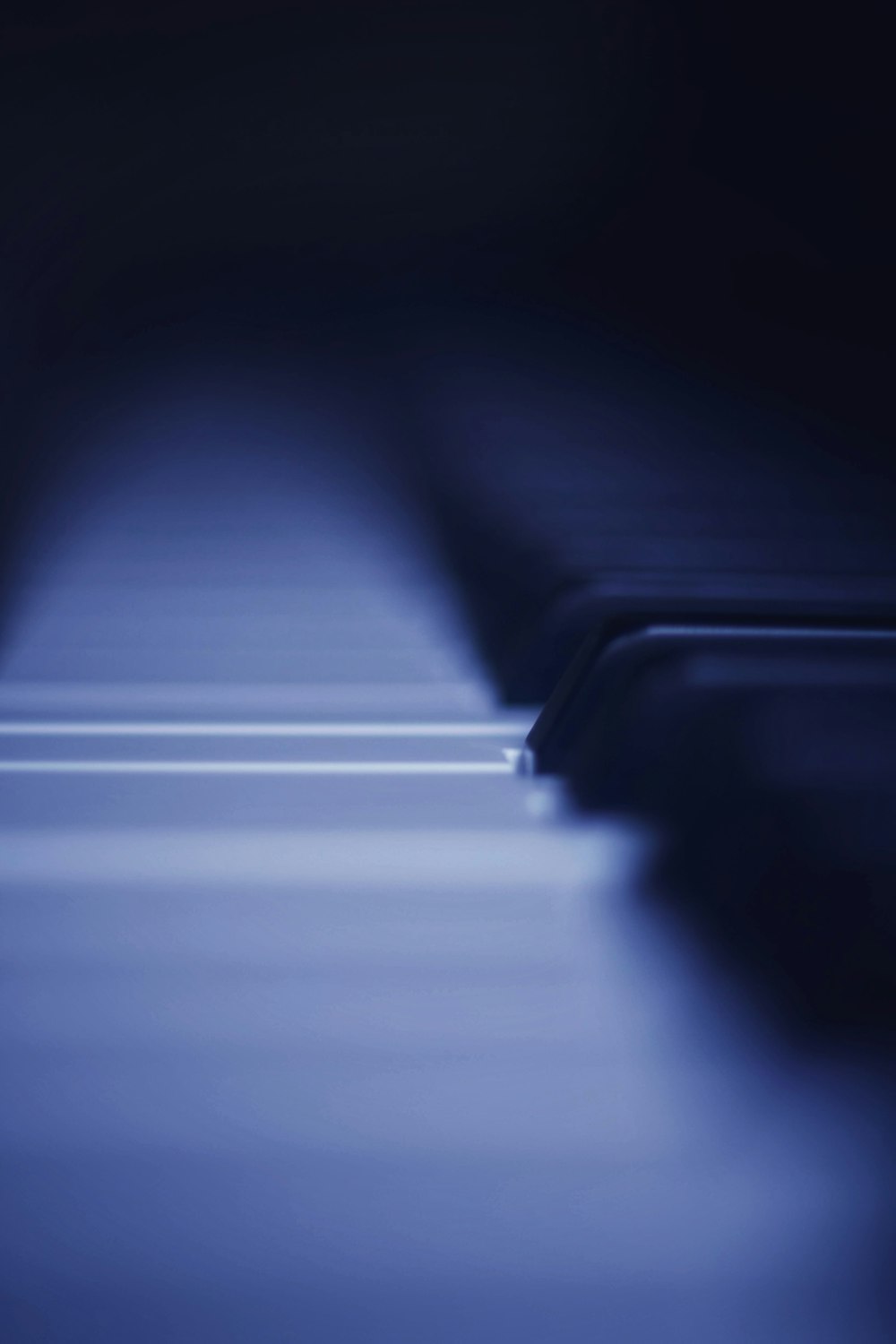 a blurry photo of a piano keyboard