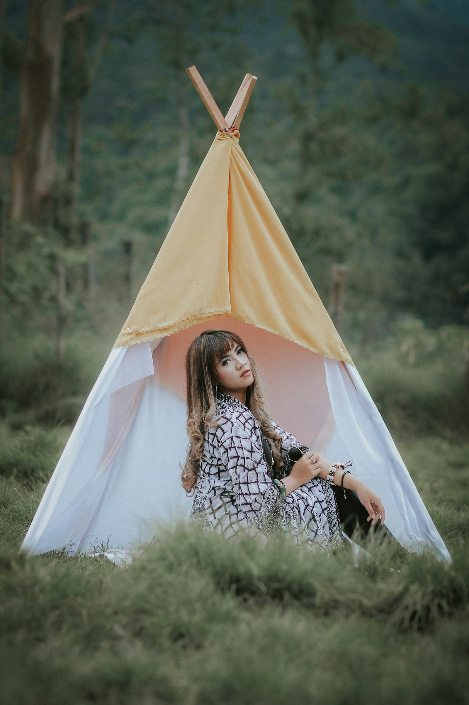 Canon EOS 60D + Canon EF 85mm F1.8 USM sample photo. Woman near teepee hut photography