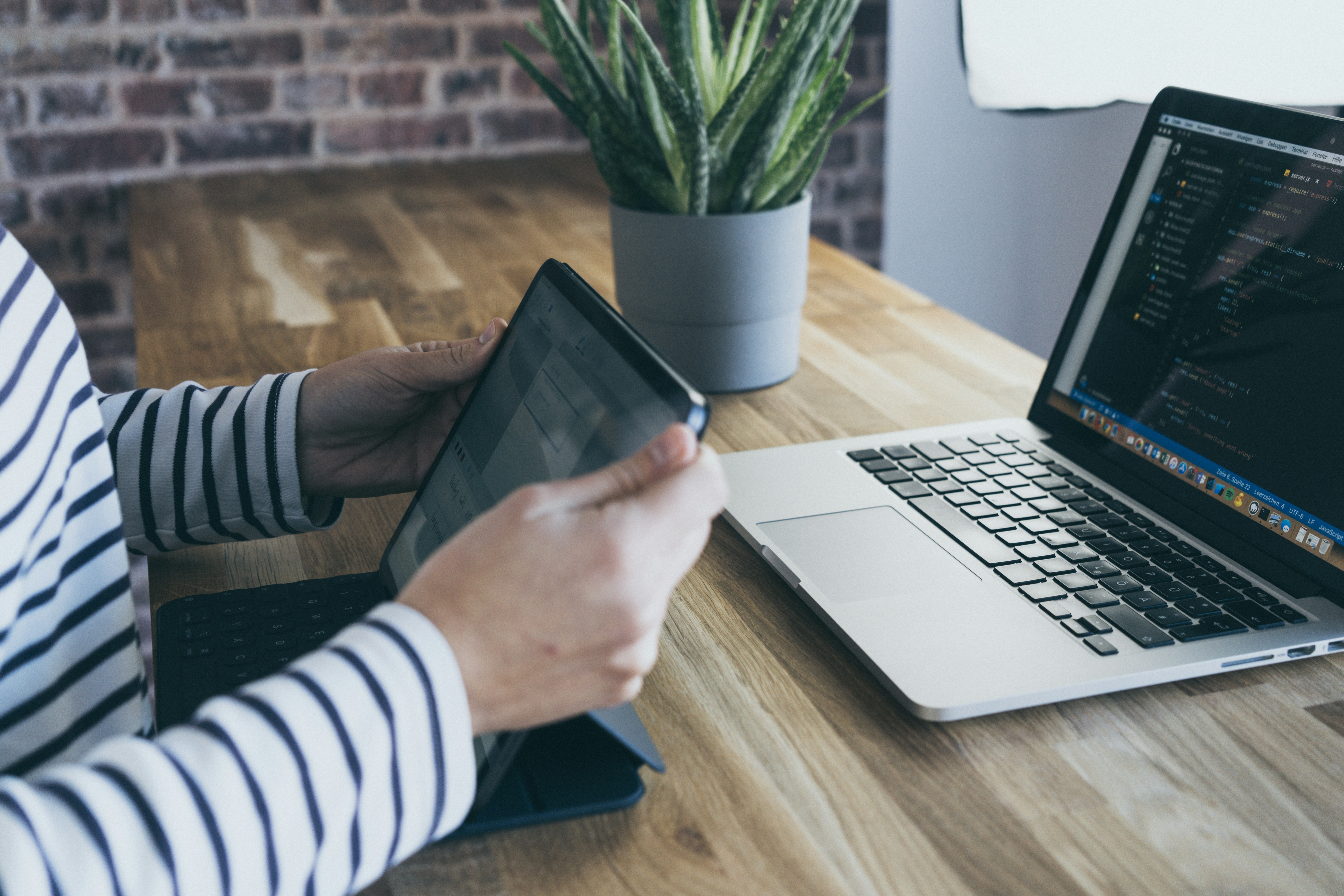 What Are The Key Steps To Launching An Online Course On A Specific Topic?