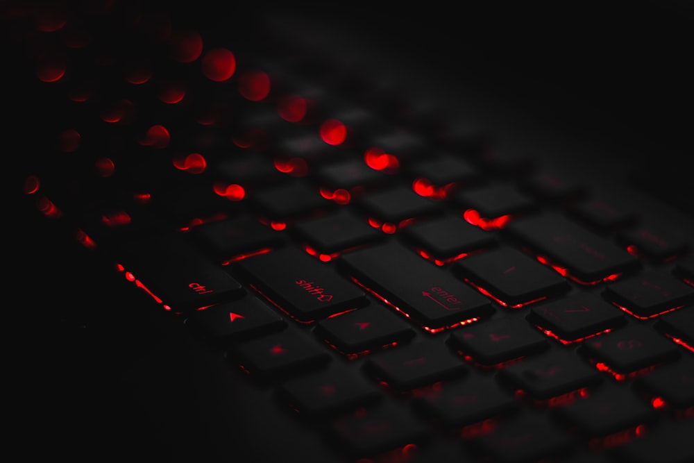 teclado portátil LED preto e vermelho