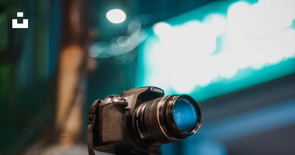 Shallow focus of black Canon DSLR camera on gray tripod photo – Free ...