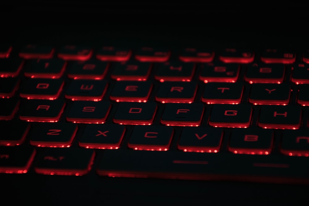 Teclado para juegos rojo y negro