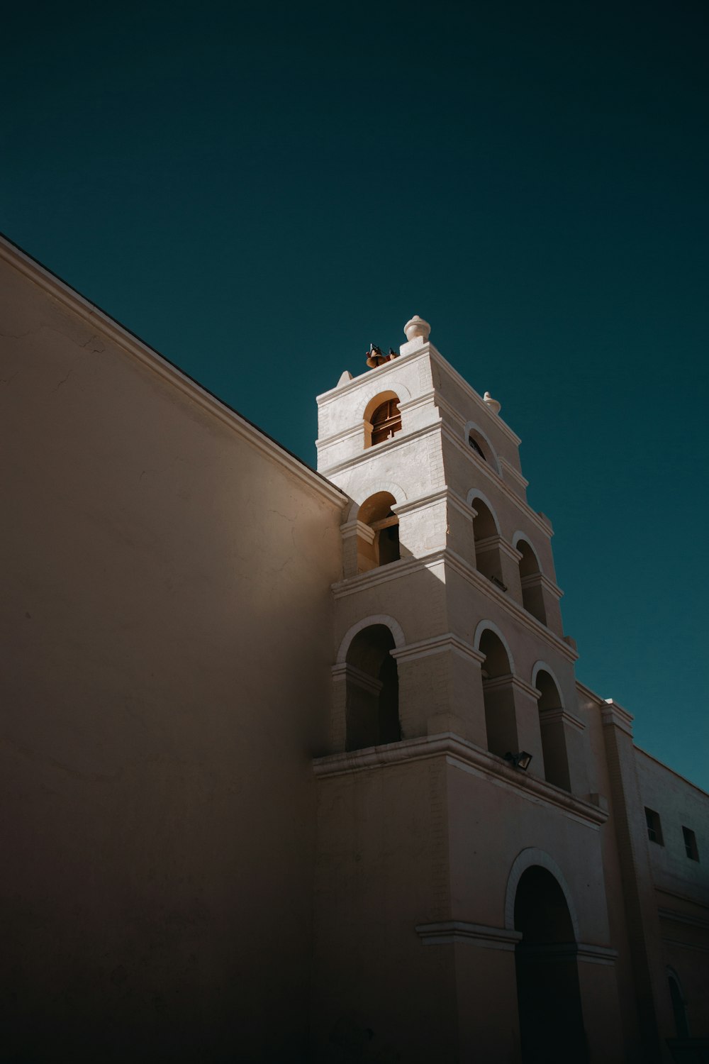 white building under blue sky