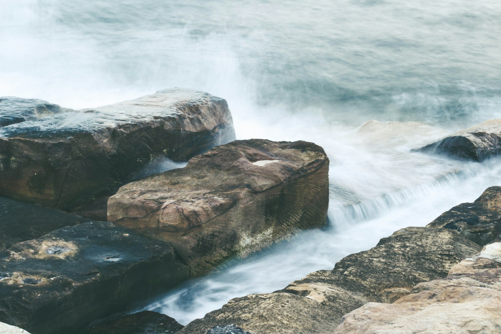 Canon EOS 700D (EOS Rebel T5i / EOS Kiss X7i) + Tamron AF 28-200mm F3.8-5.6 XR Di Aspherical (IF) Macro sample photo. Sea waves crashing on photography