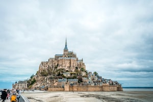 Dossier thématique : Gestion des flux touristiques en France (Accueil et préservation du Patrimoine) post feature image