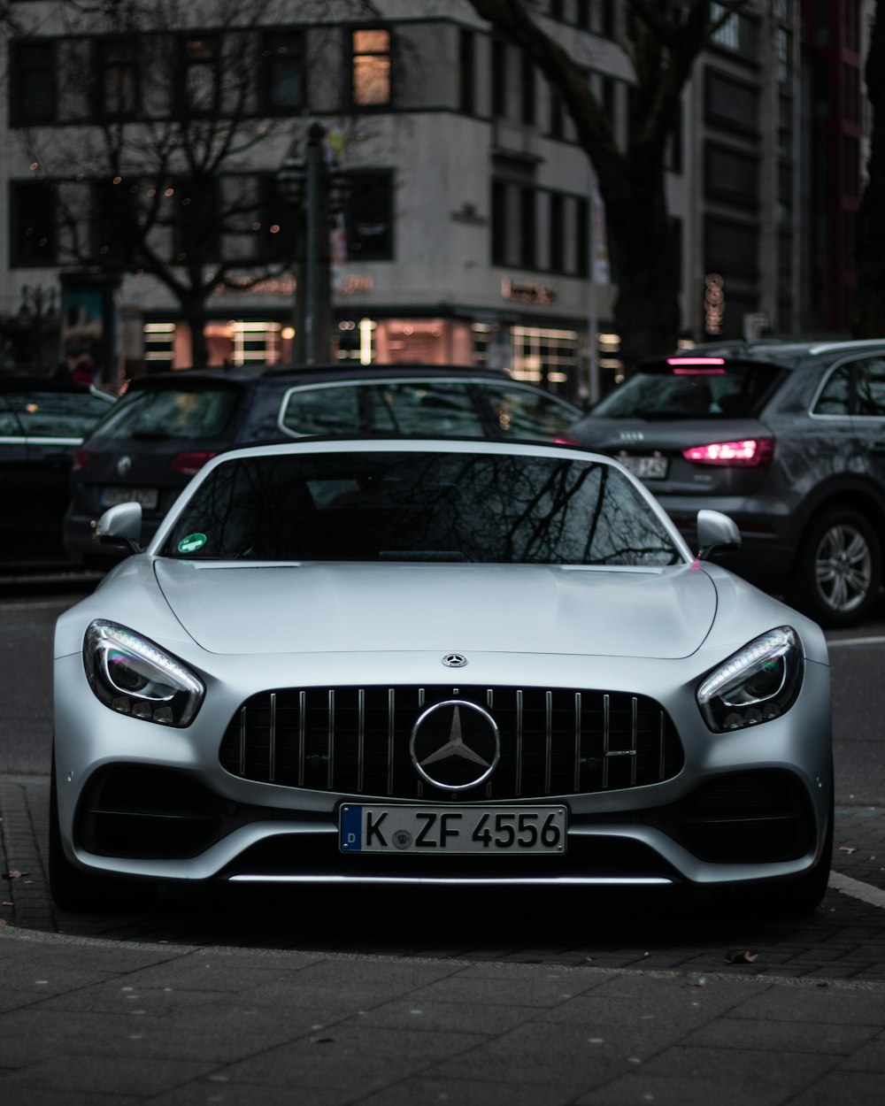 gray Mercedes-Benz car