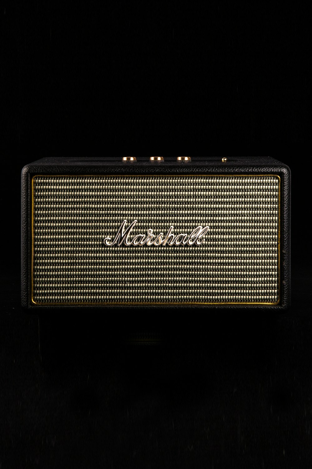 black and gray Marshall guitar amplifier
