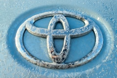 silver Toyota emblem