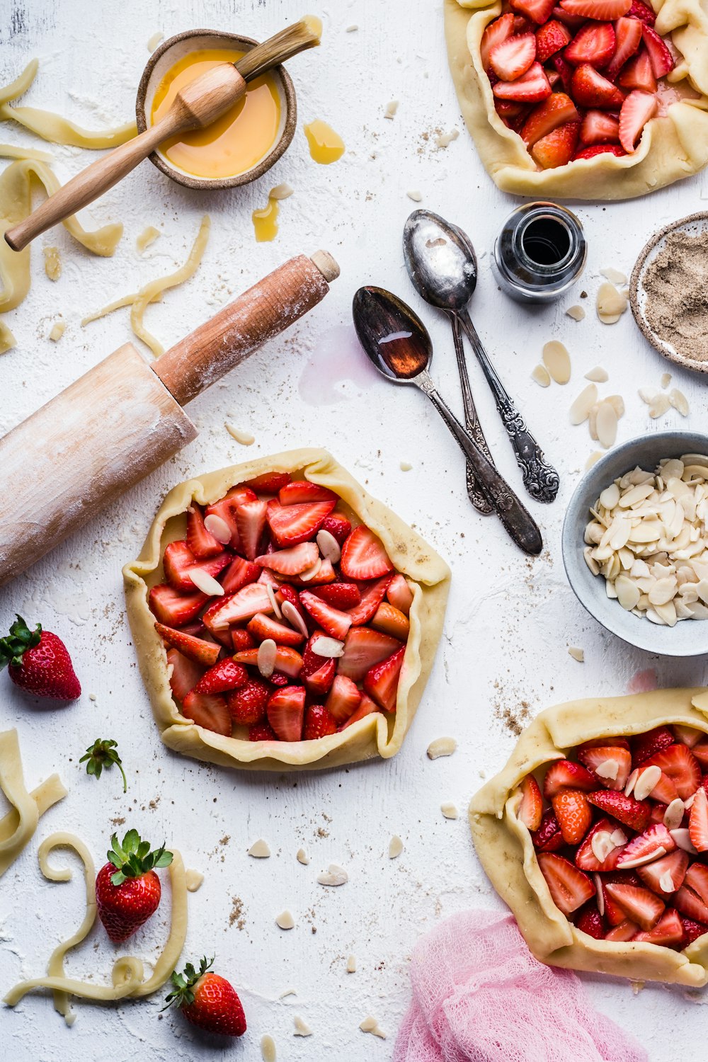 ungekochter Erdbeerkuchen