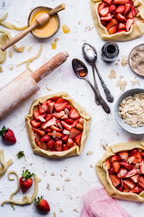 Uncooked strawberry pie