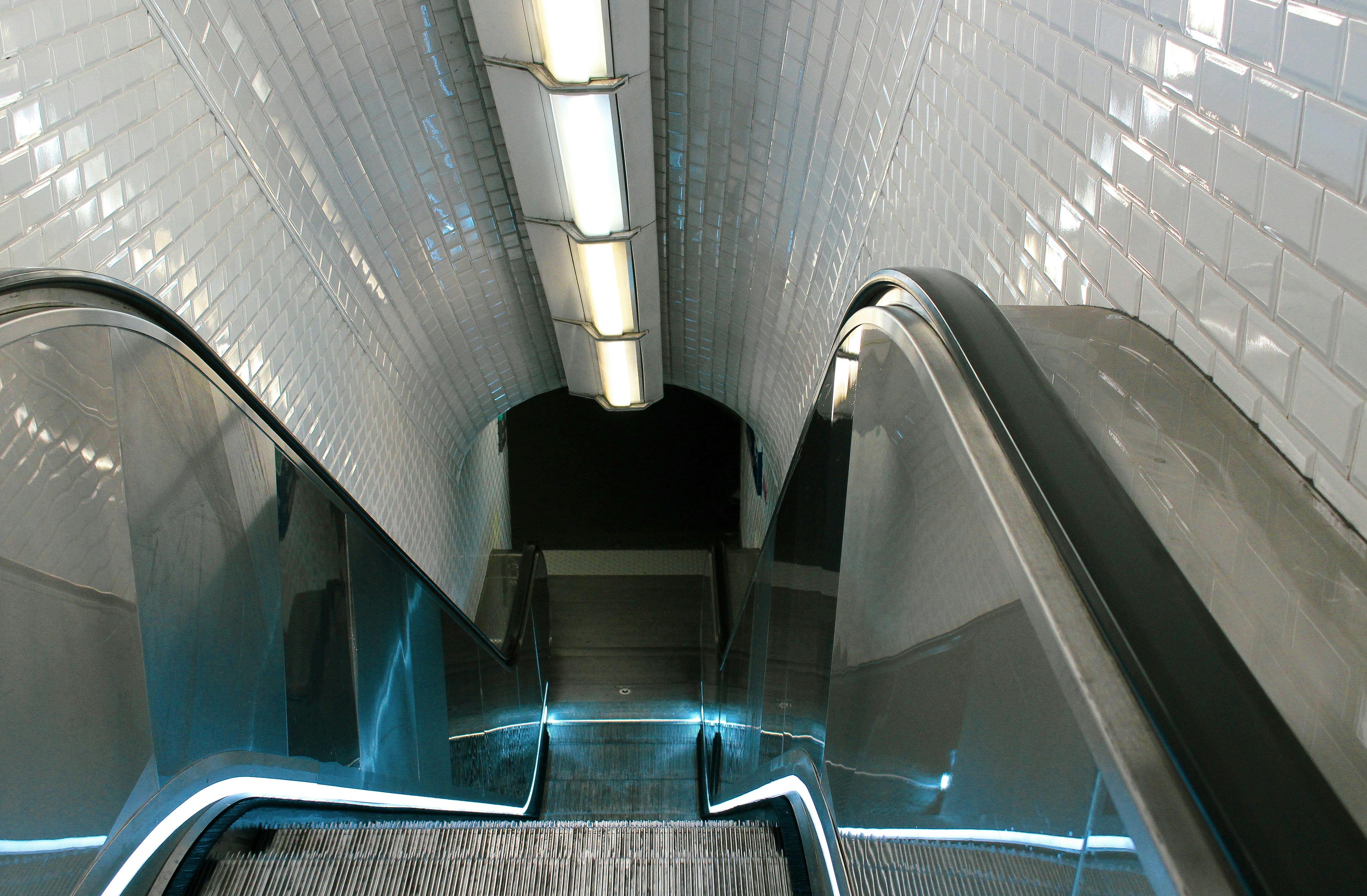 escalator, Blue light in Paris subway