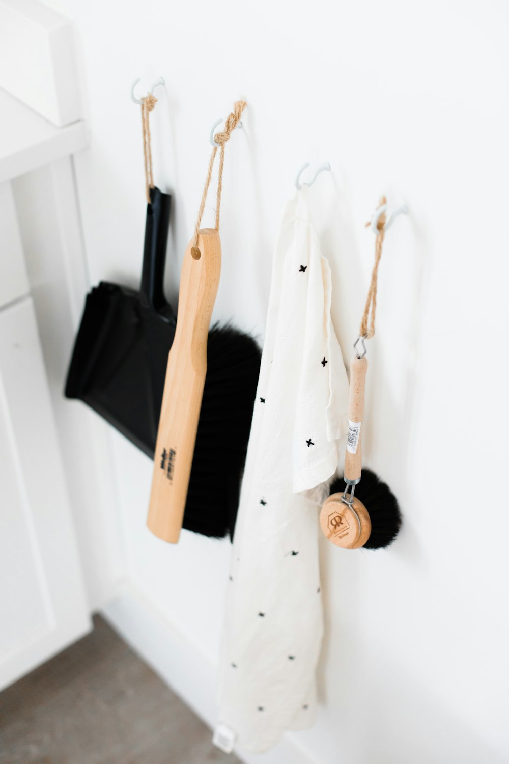 Three black and brown bathroom cleaning tools photo – Free Cleaning Image  on Unsplash