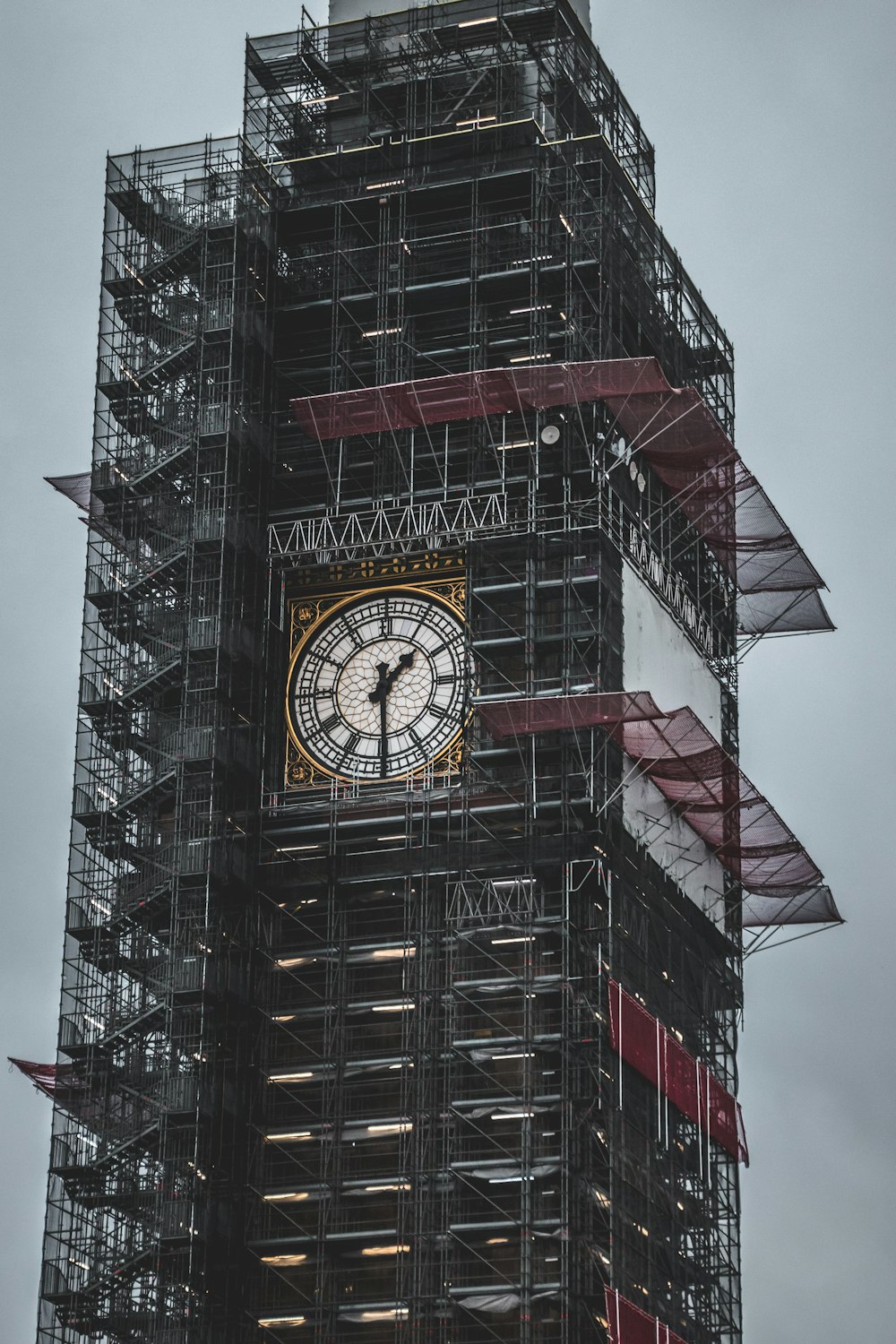 estrutura do relógio da torre