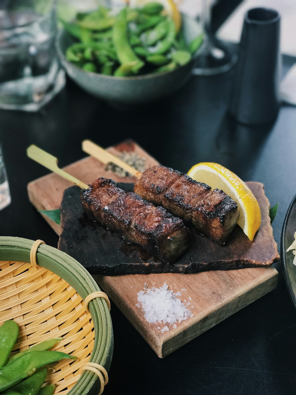 grilled steak on chopping board
