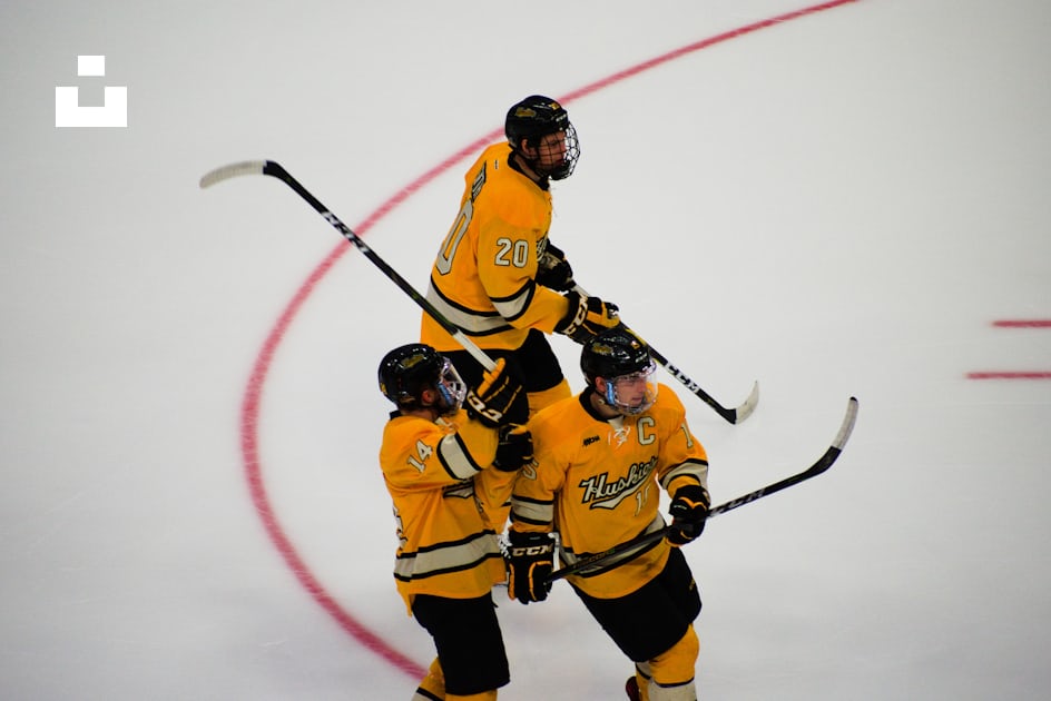 three hockey players on focus photography photo – Free Image on Unsplash