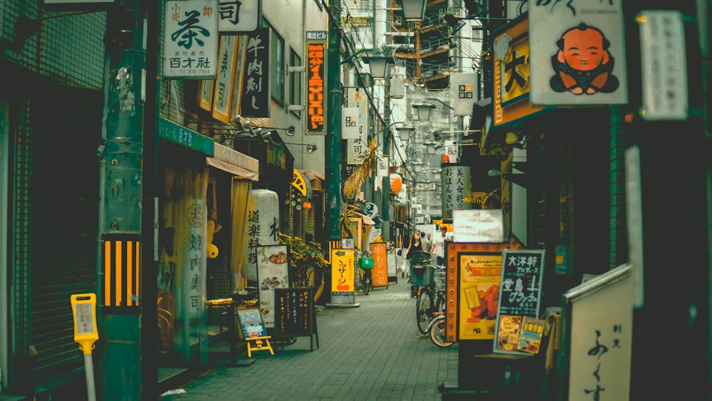 alley road between buildings