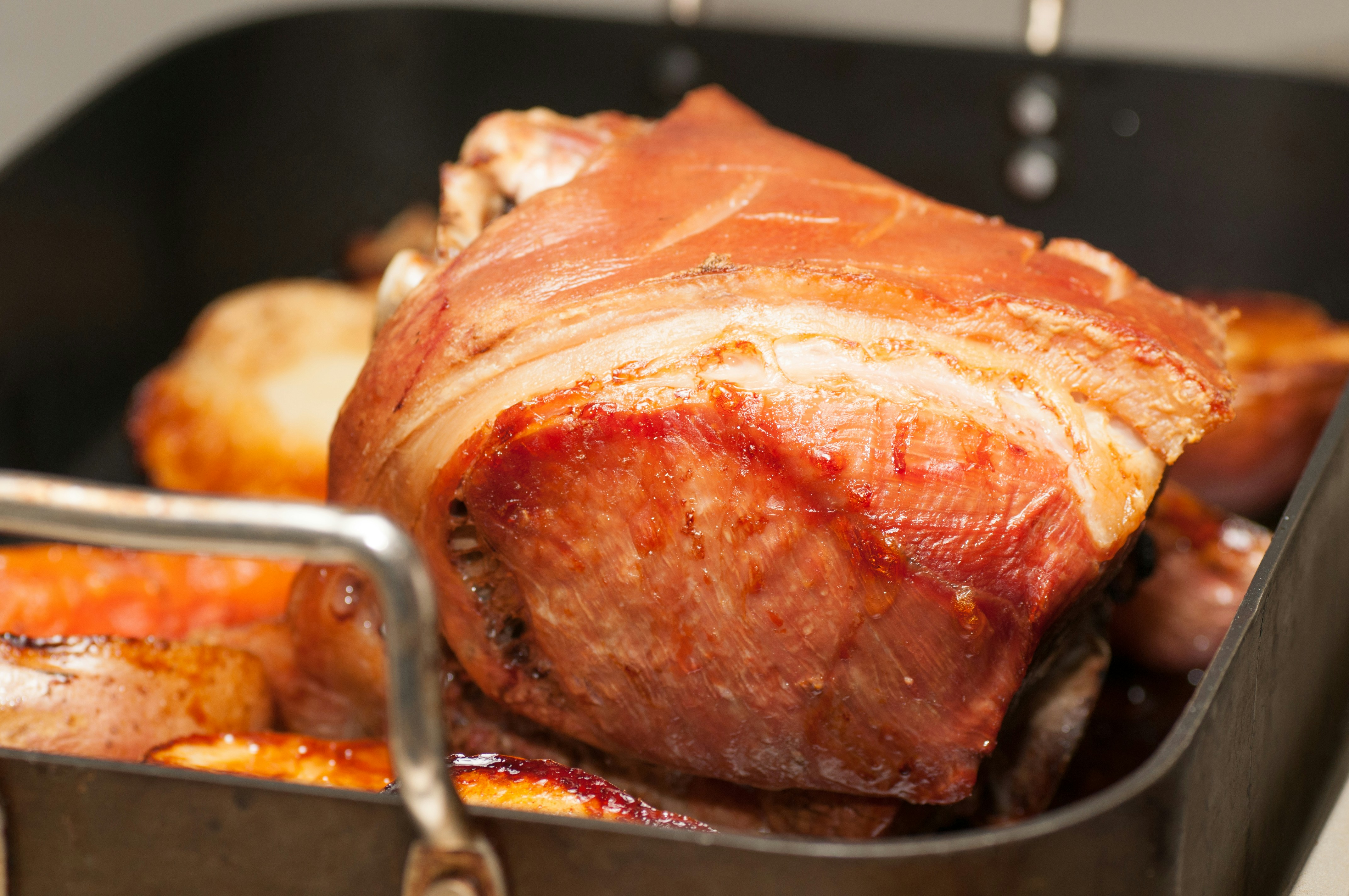 red and white ceramic bowl
