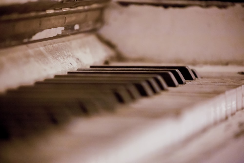 Photographie en gros plan de piano