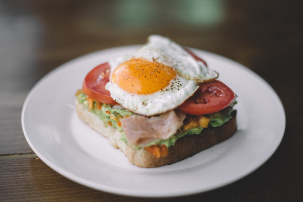 sandwich with sunny side up