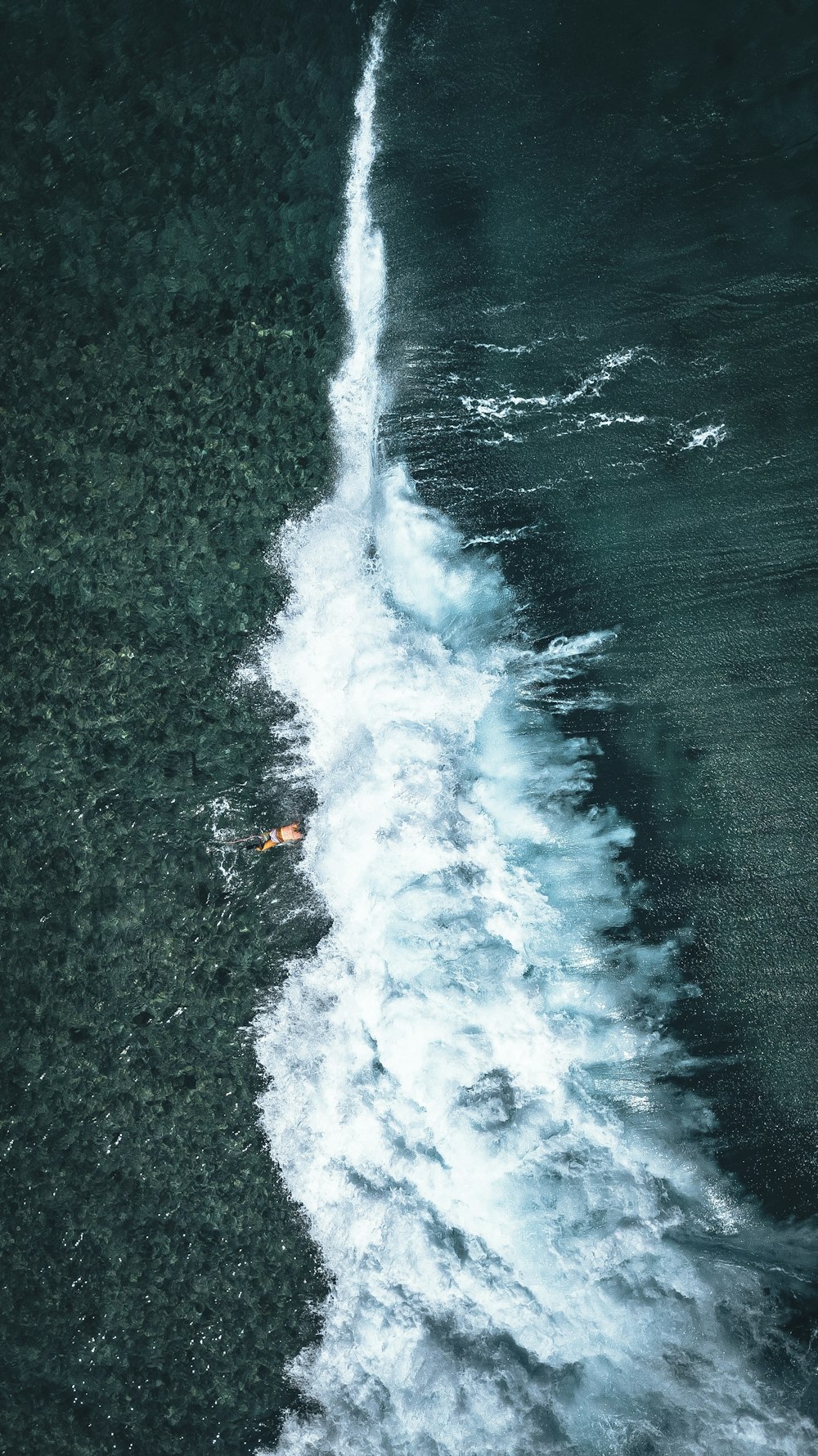 Photographie de vue de dessus de cascade