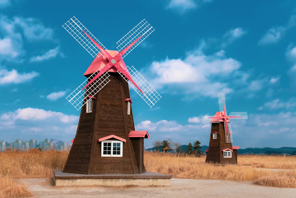 茶色とピンクの風車
