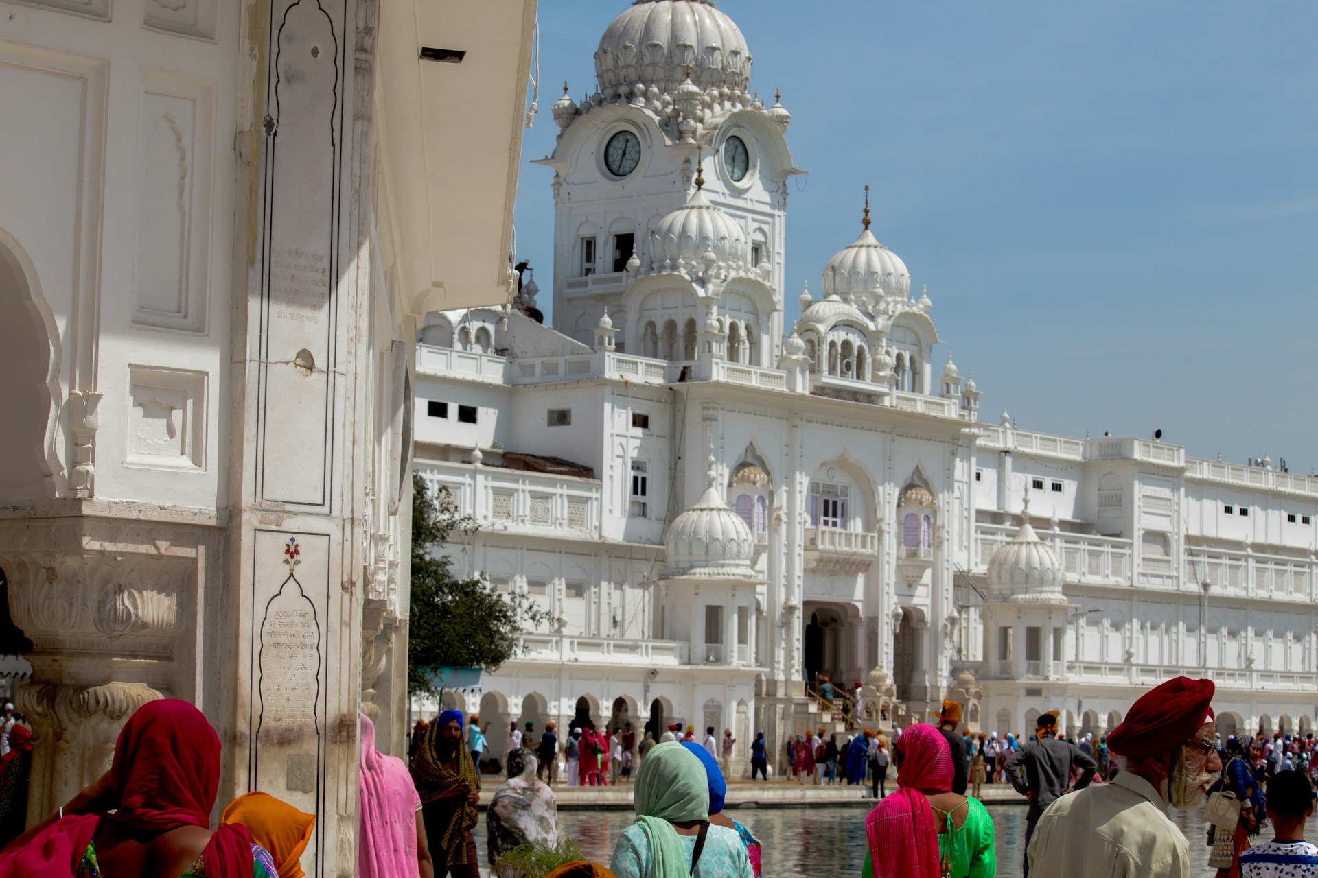 black and white bed linen