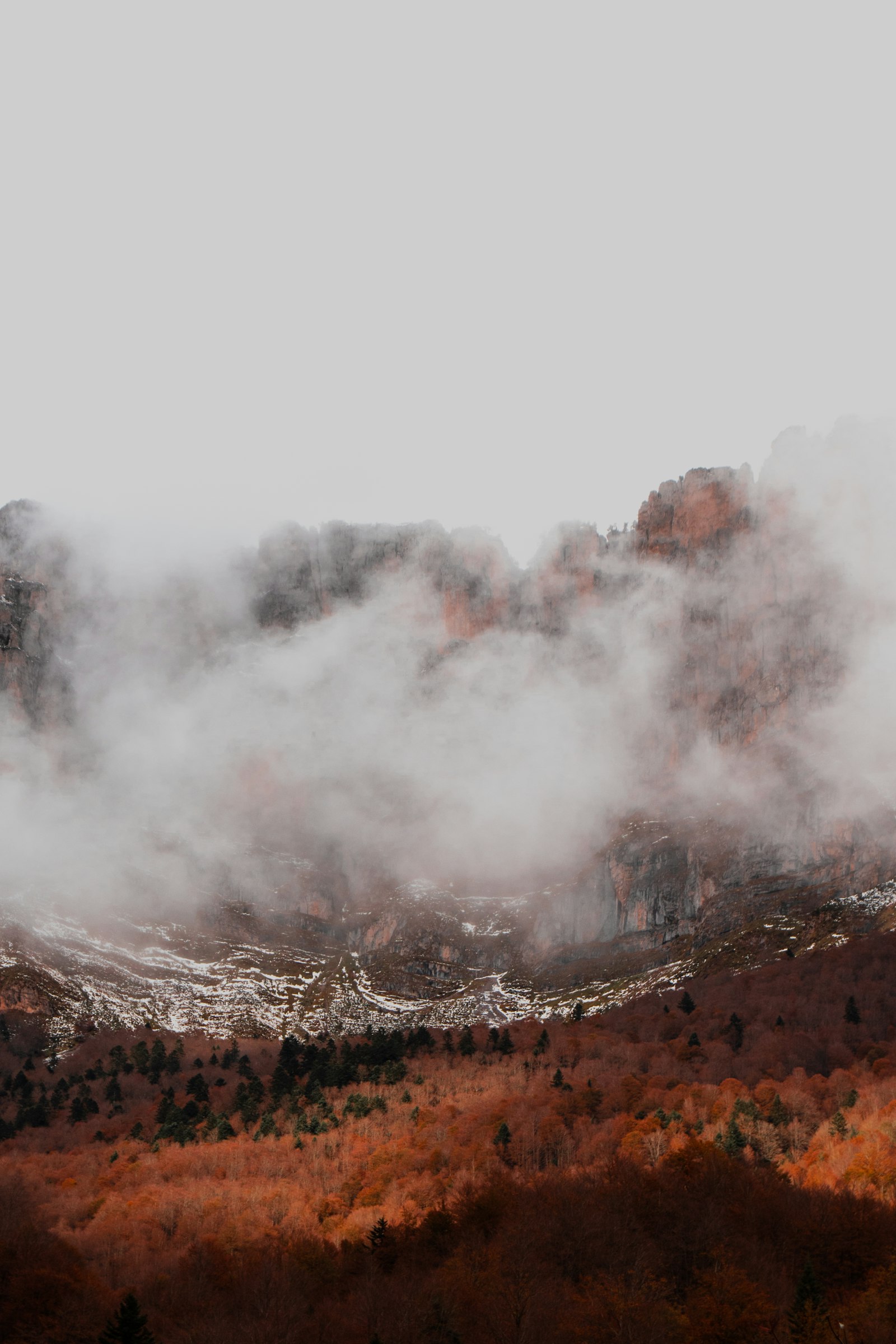 Canon EOS 77D (EOS 9000D / EOS 770D) + Canon EF-S 18-55mm F4-5.6 IS STM sample photo. Mountain covered with snow photography