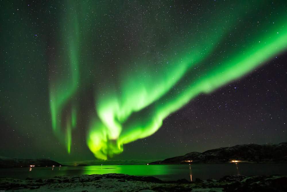 green northern lights photography