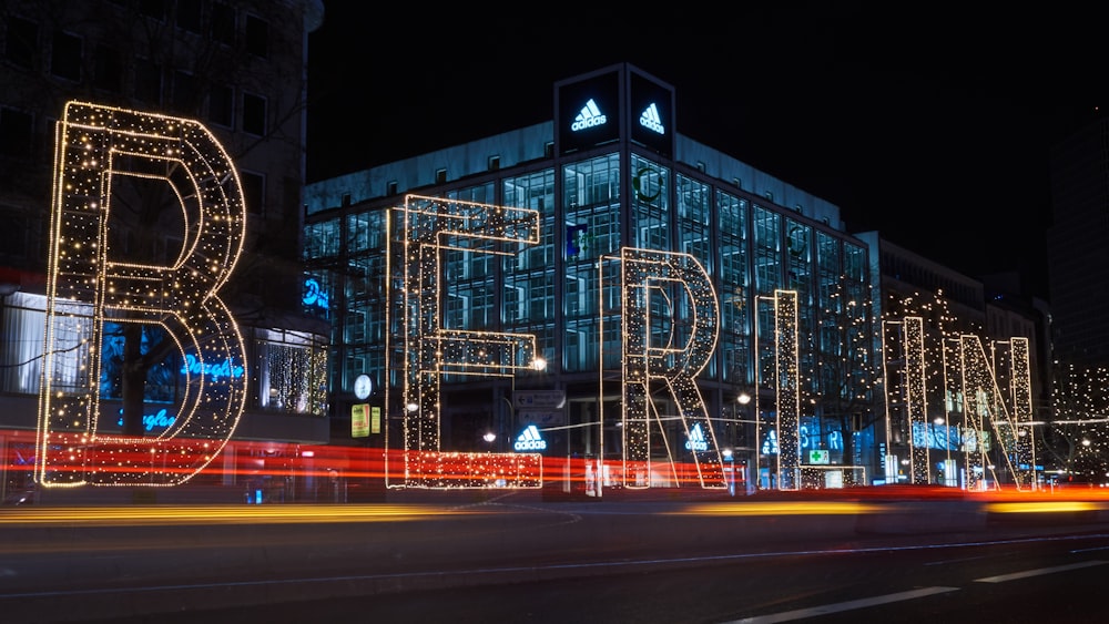 Berlín iluminó la señalización independiente durante la noche