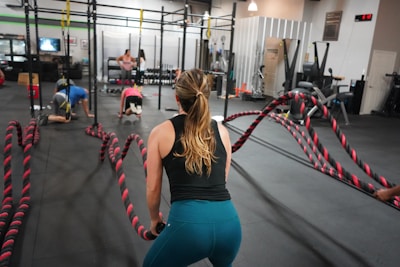 woman in black top pulling rope