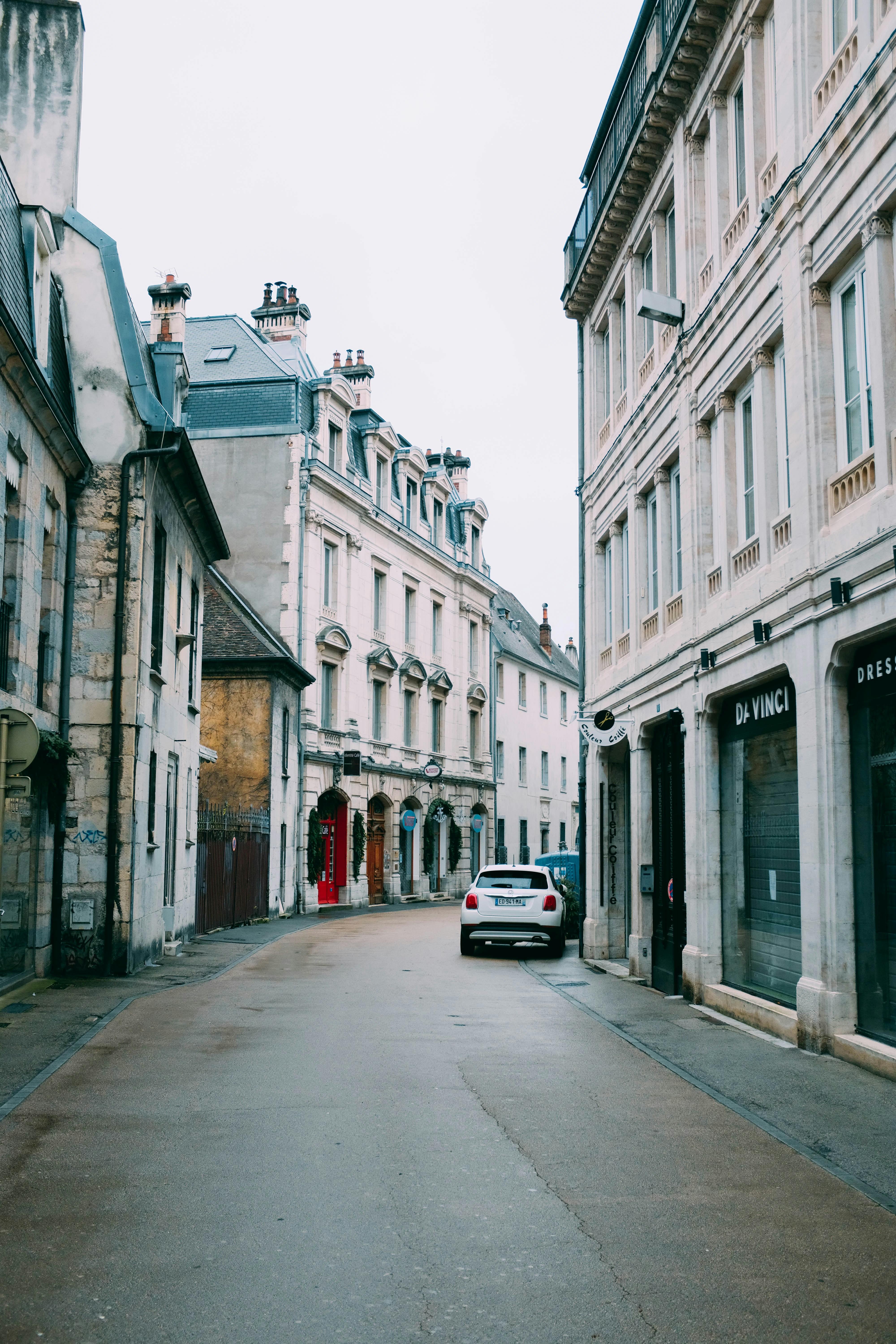 Photo by adrienolichon