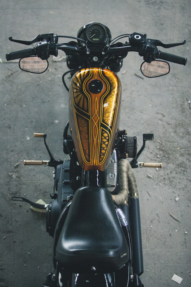 A brown and black cruiser