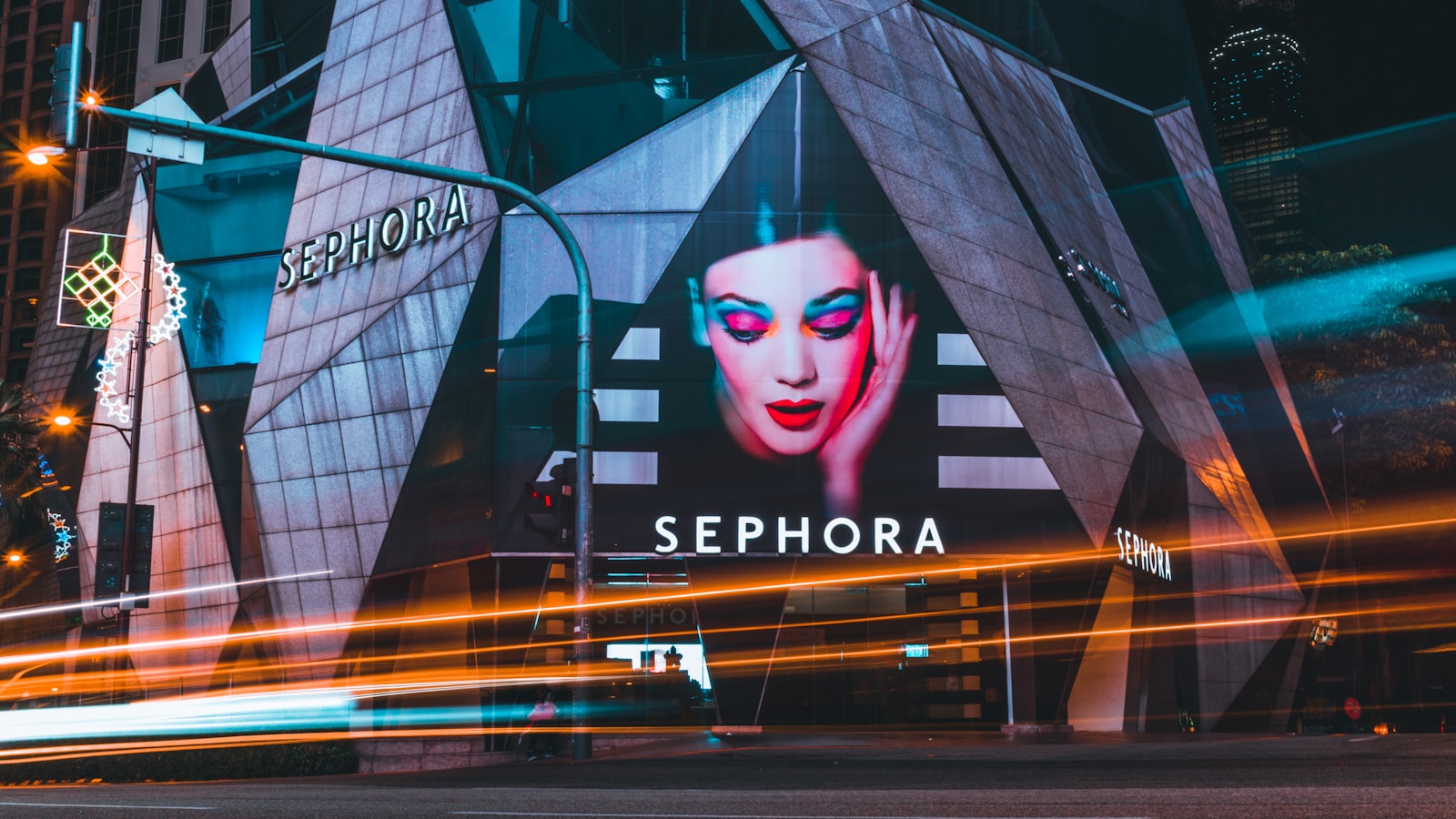 Canon EOS 70D + Canon EF-S 24mm F2.8 STM sample photo. Sephora building photography