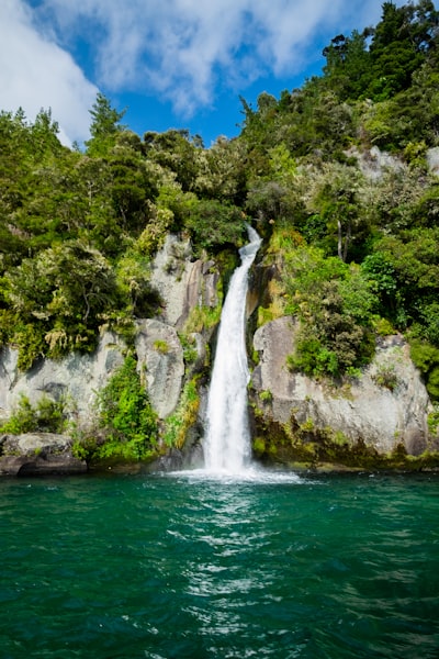 Otupoto Falls - Aus Boat, New Zealand