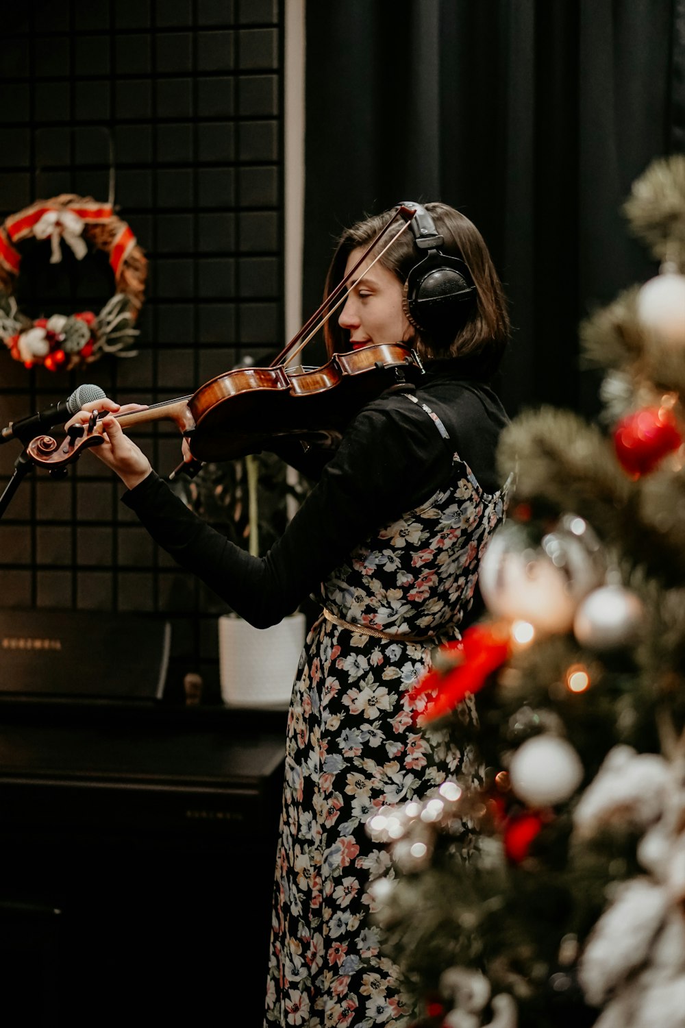 woman playing violin