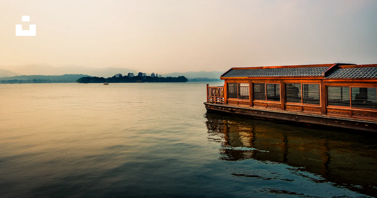Brown floating house photo – Free Brown Image on Unsplash