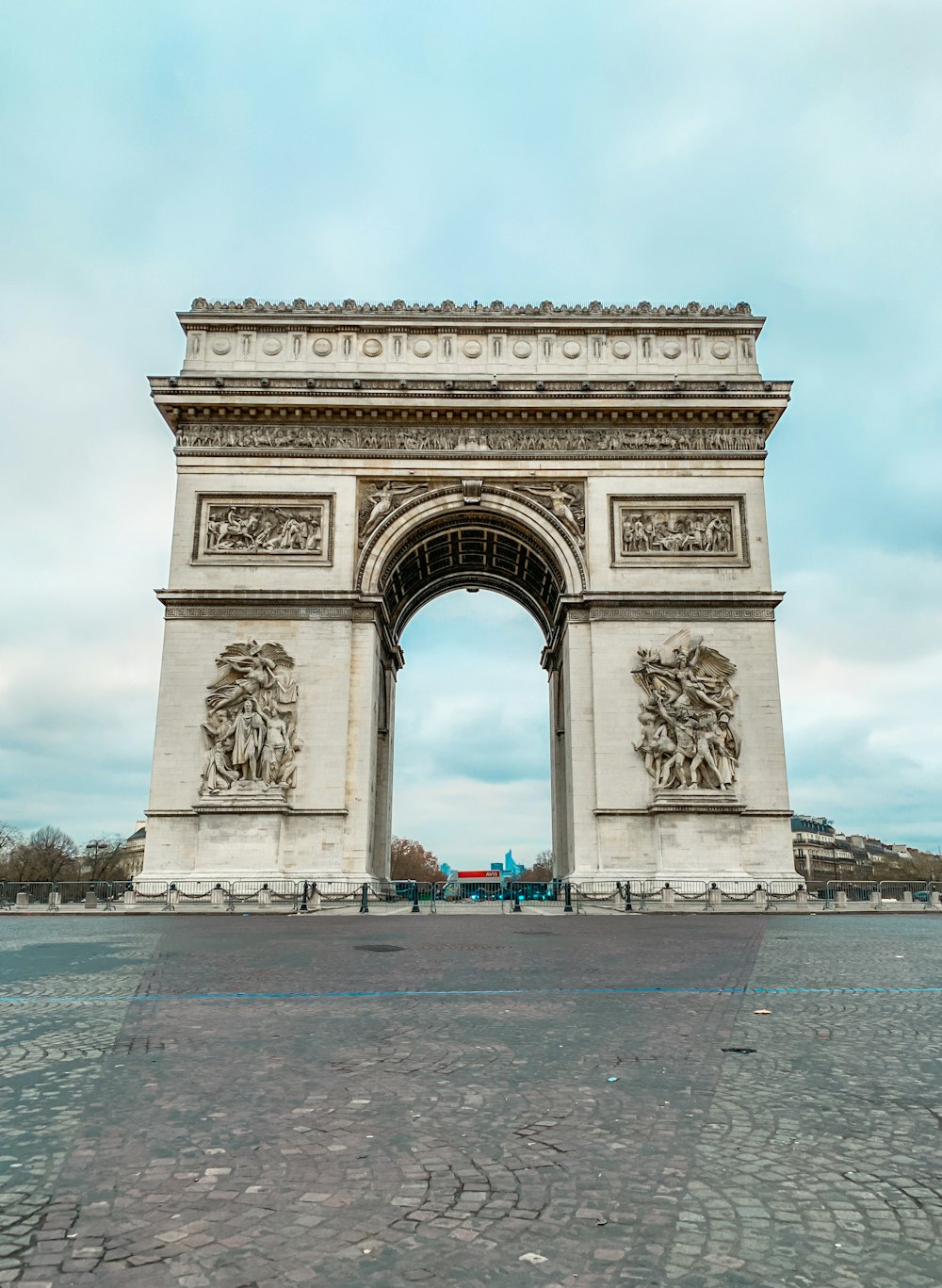 Arc de Triomphe during daytime