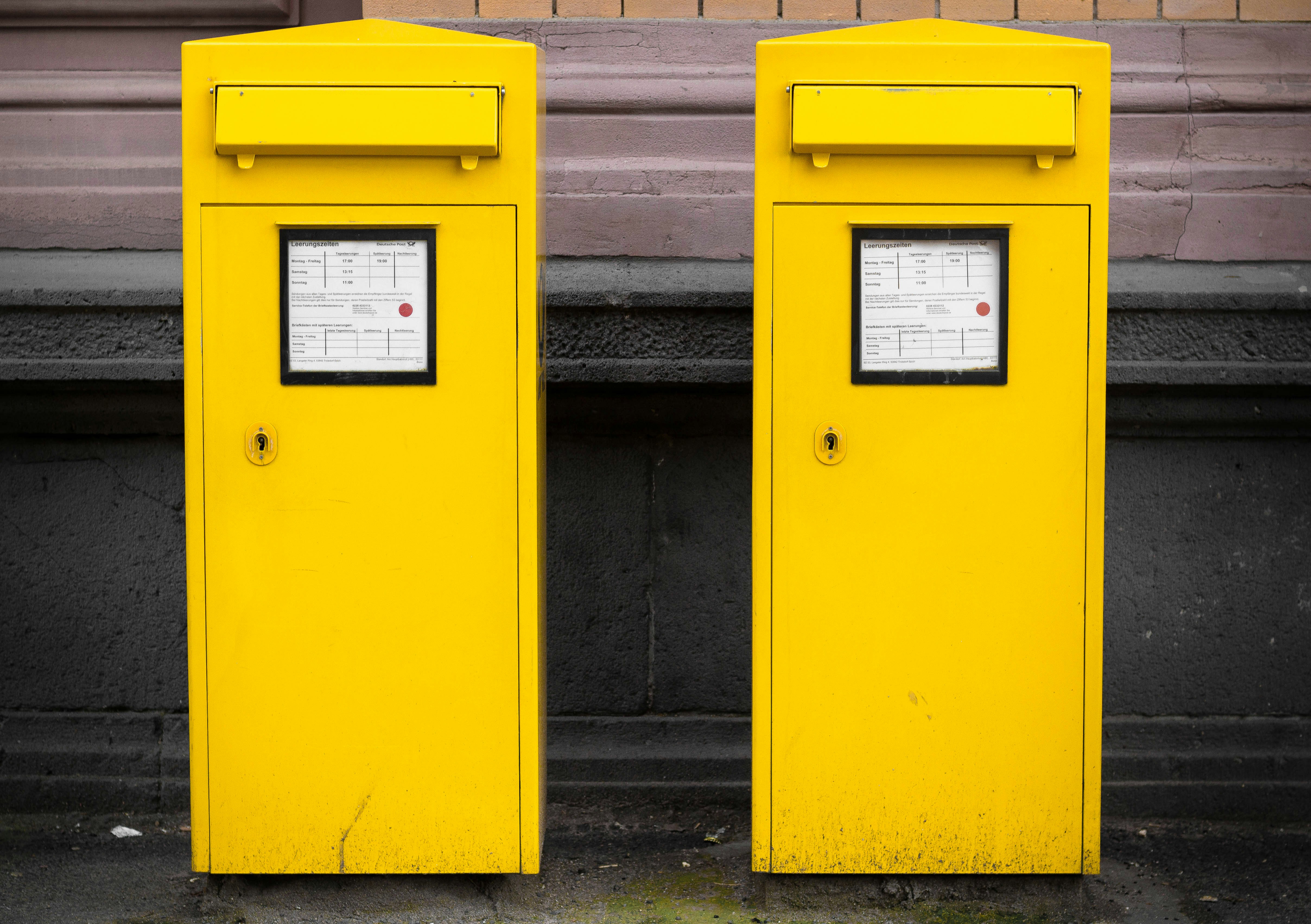 Желтая будка. Пожулания в жёлтой будке. Желтая английская телефонная будка. Телефонная будка желтая. Телефонная будка желтая.