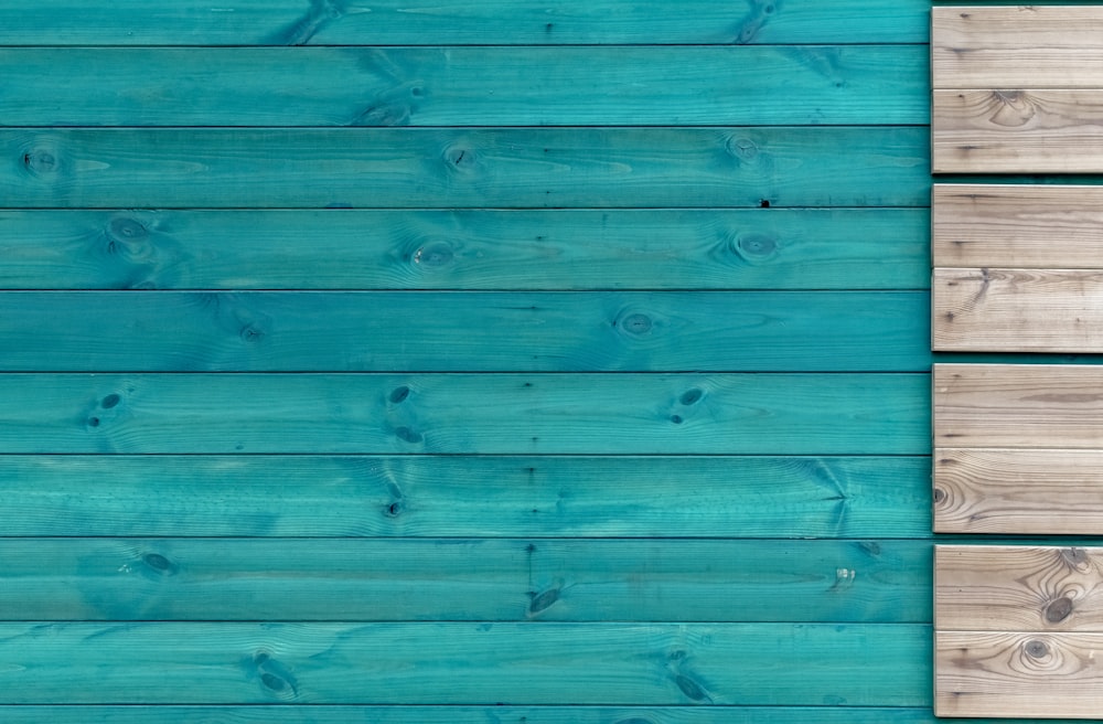 Panel de madera verde azulado y gris