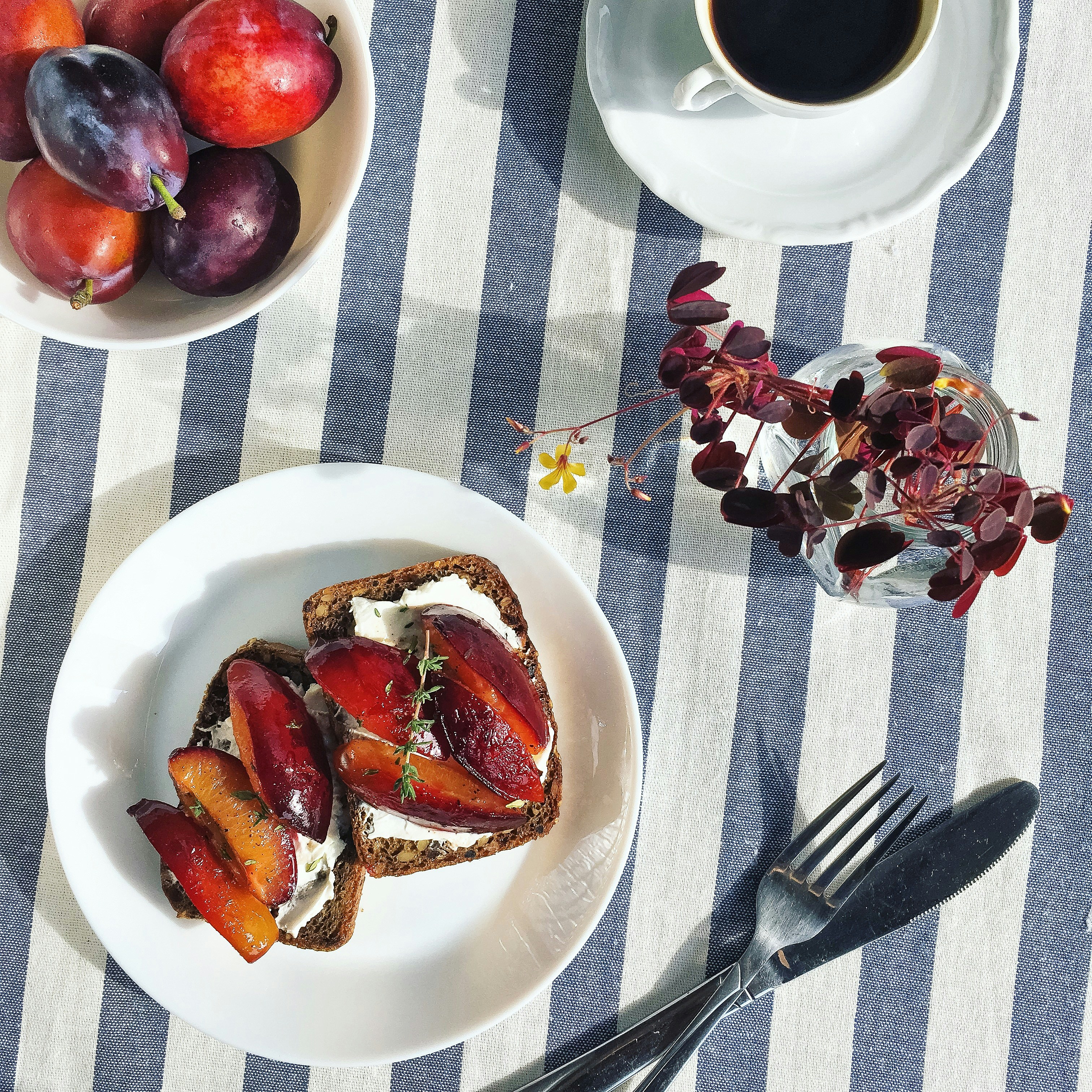 sliced fruits on plate