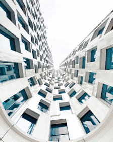 Perspective Shift – Cognitive Reframing & Strategic Thinking Tool