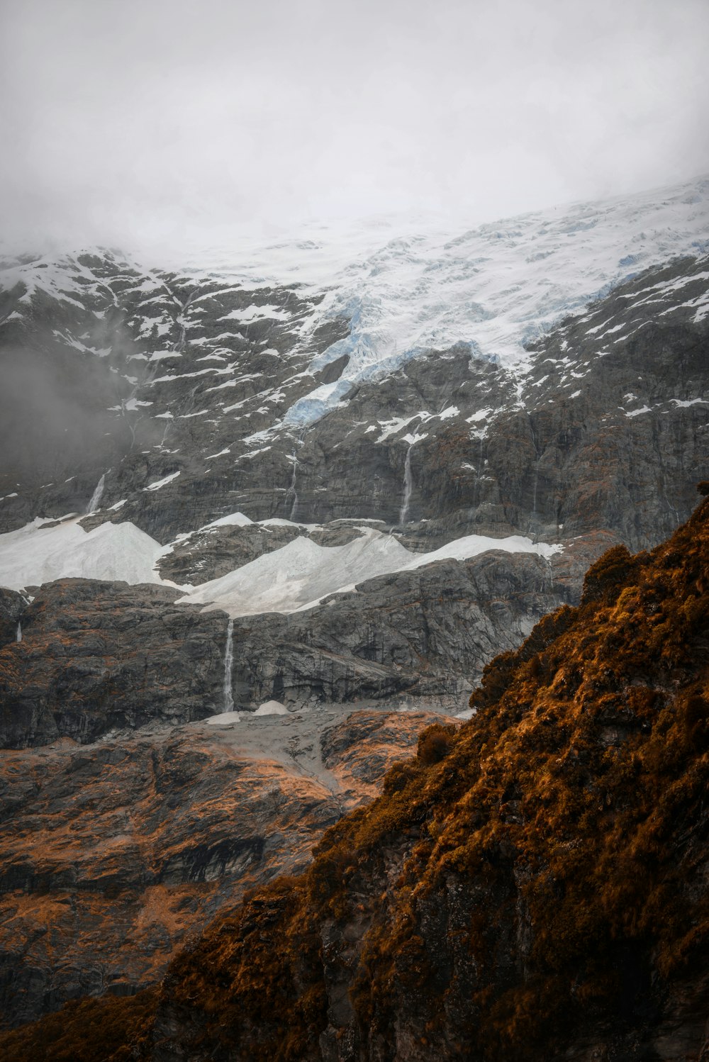 Schneebedeckter Berg in der Naturfotografie