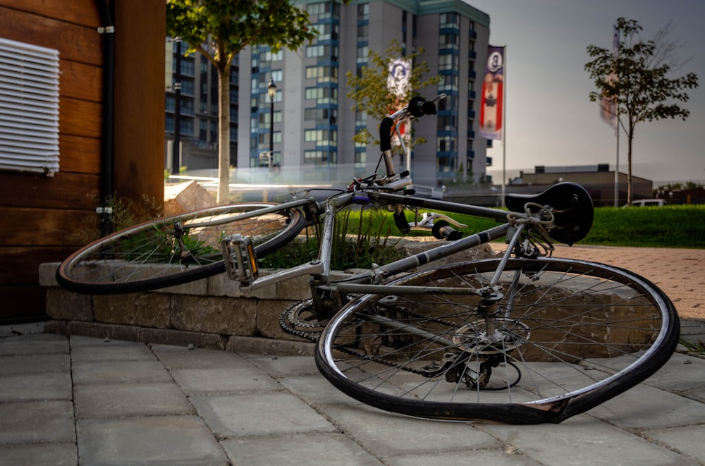 vélo sur sol en béton