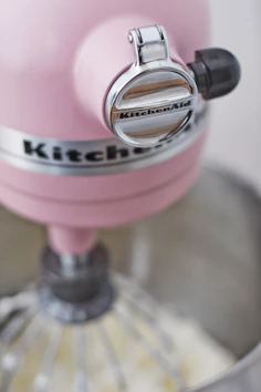 pink Kitchen Aid stand mixer with batter
