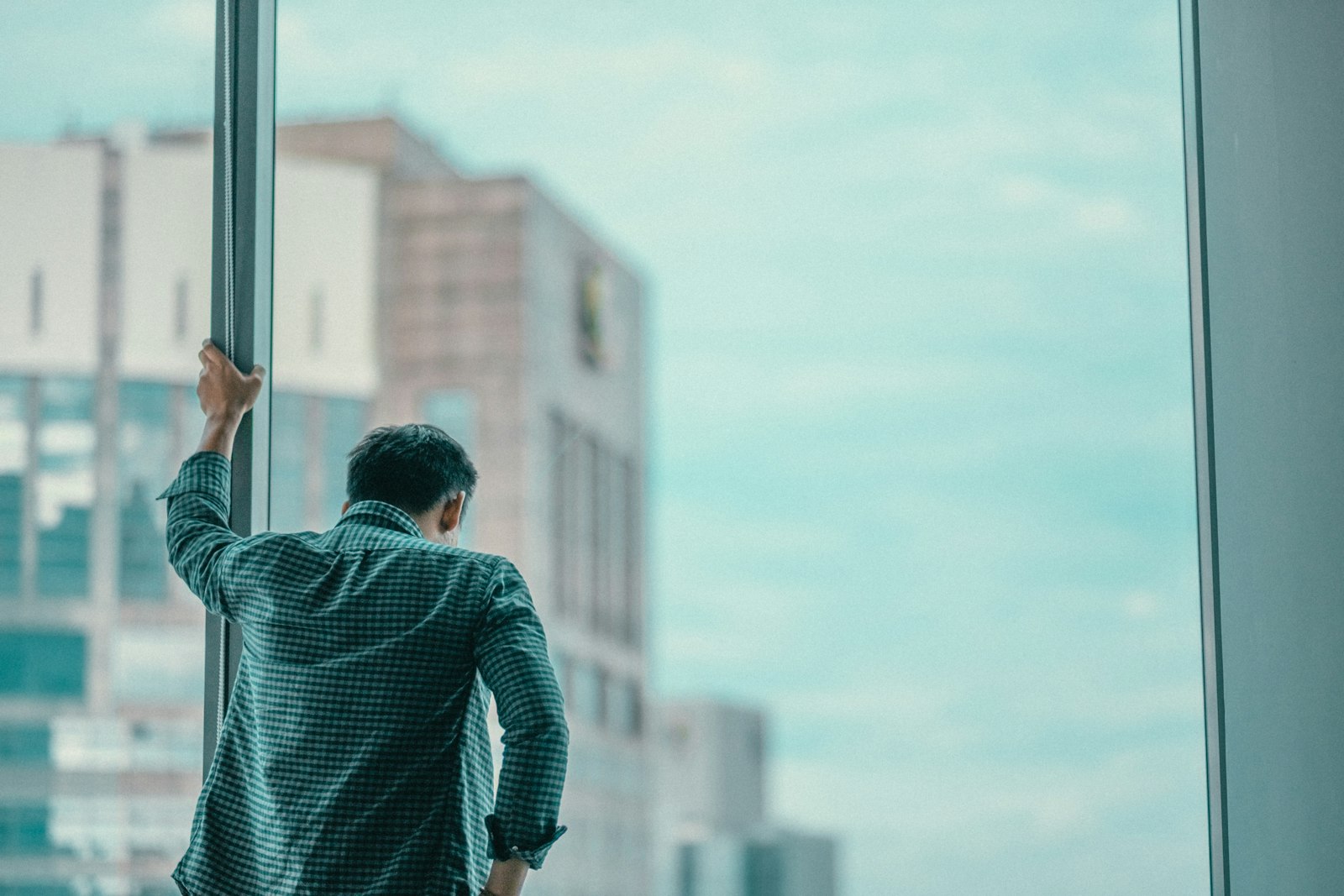 Fujifilm X-T3 + Fujifilm XF 56mm F1.2 R sample photo. Man in black and photography