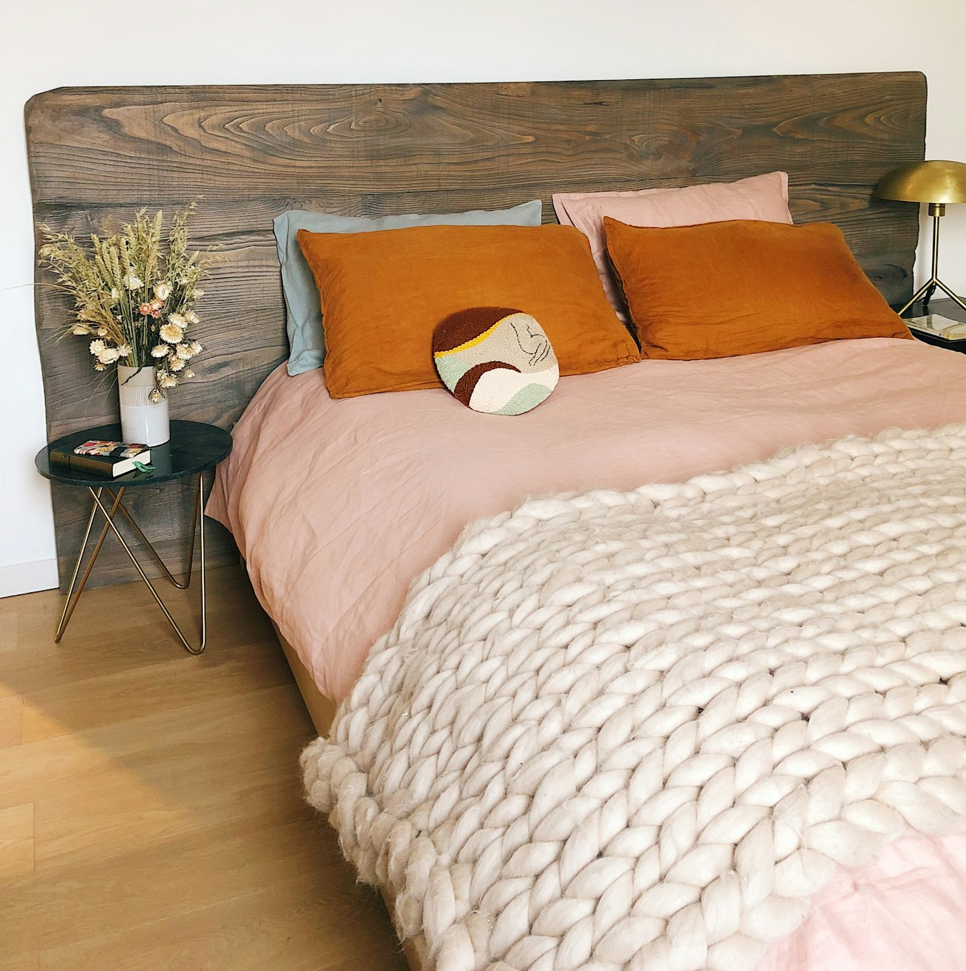 pink bed