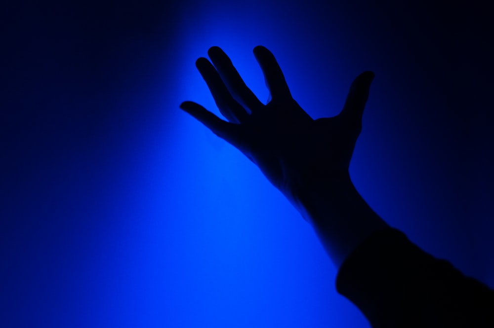 silhouette della mano destra